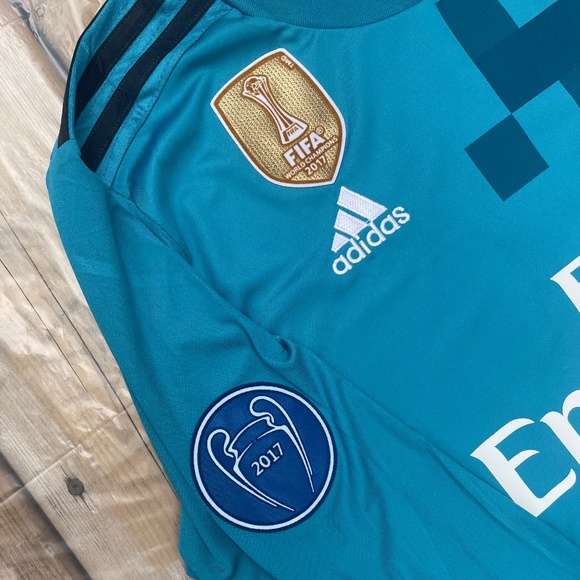 Ronaldo #7 2017/18 Real Madrid Blue Longsleeve Retro Jersey with Badges - Picture 4 of 5